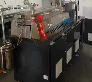 20雙螺桿造粒機(jī)1.jpg